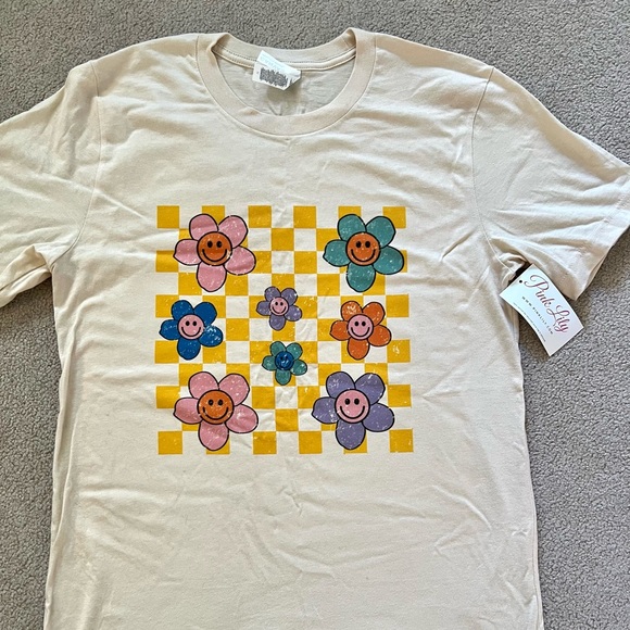 NWT Cream Flower Power Checkered Graphic Tee, Size M - Picture 2 of 6